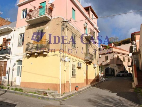 casa indipendente in vendita a Messina in zona Gazzi