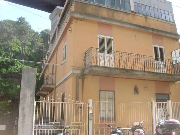 casa indipendente in vendita a Messina in zona Gazzi