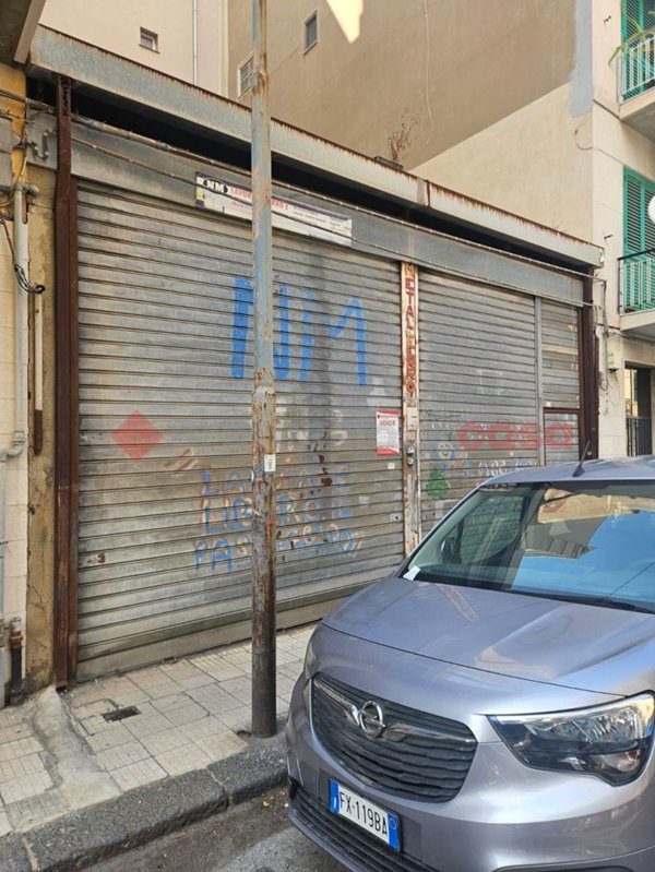 locale commerciale in vendita a Messina