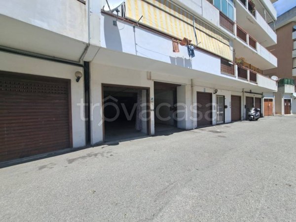 locale commerciale in vendita a Messina in zona Bordonaro