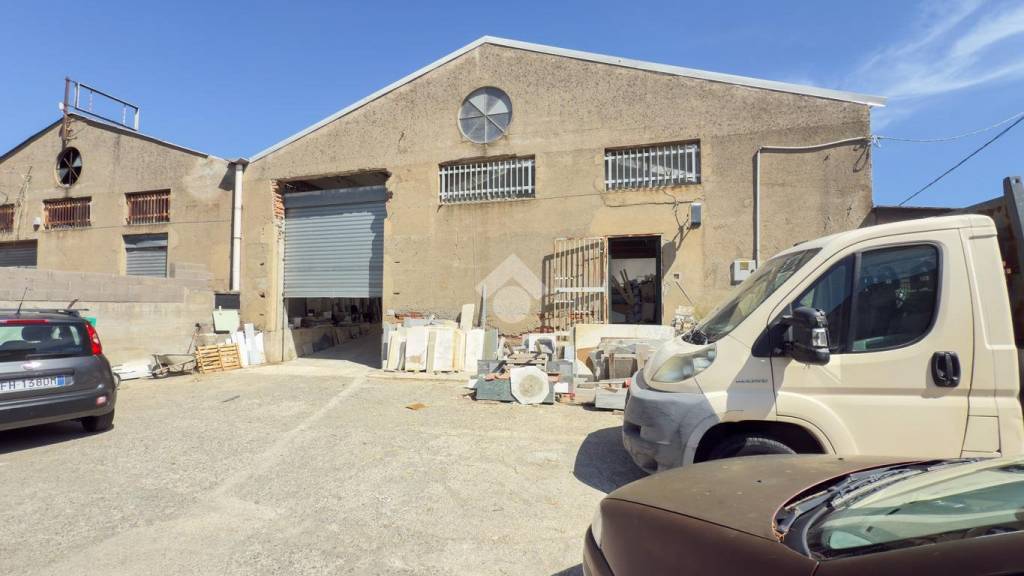 locale commerciale in vendita a Messina in zona Contesse