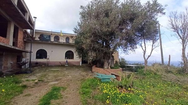 casa indipendente in vendita a Messina in zona Spartà