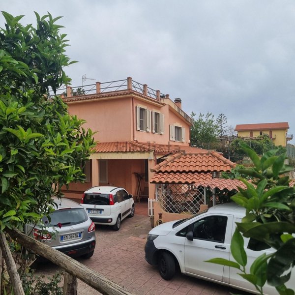 casa indipendente in vendita a Messina in zona Santissima Annunziata
