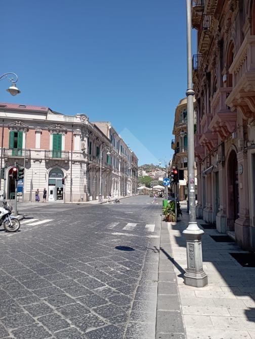 locale commerciale in vendita a Messina in zona Centro Storico