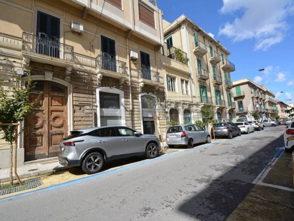 locale commerciale in vendita a Messina in zona Centro Storico