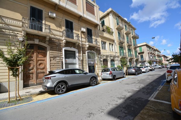 locale commerciale in vendita a Messina in zona Centro Storico