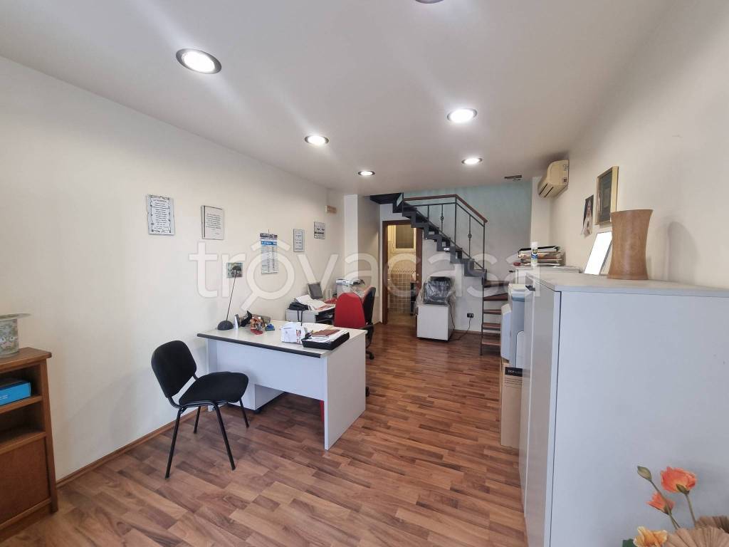 locale commerciale in vendita a Messina in zona Centro Storico