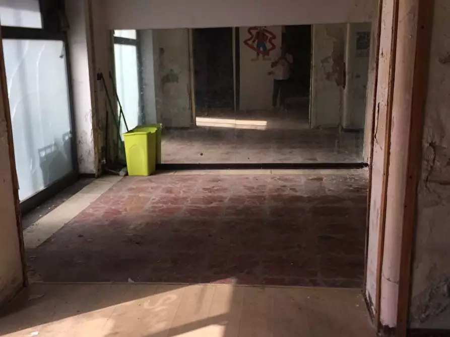 locale commerciale in vendita a Messina in zona Centro Storico