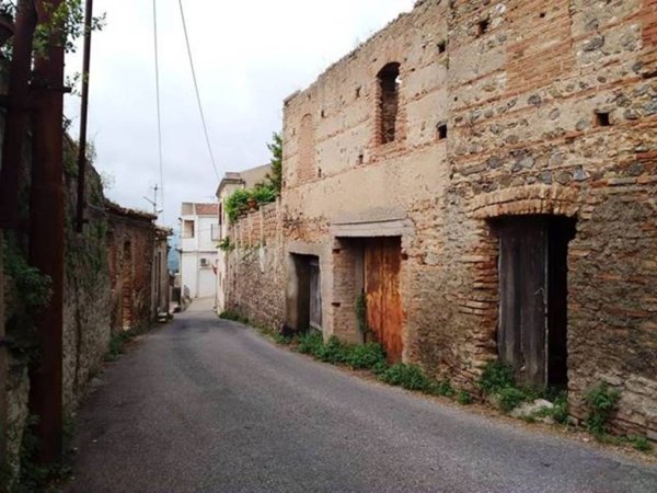 locale commerciale in vendita a Messina in zona Gesso