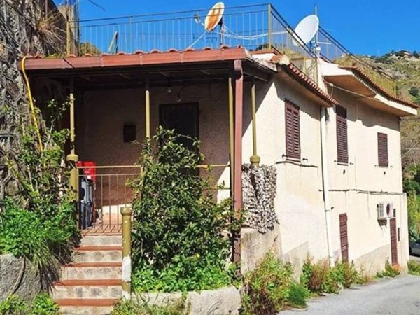 casa indipendente in vendita a Messina in zona Briga Marina
