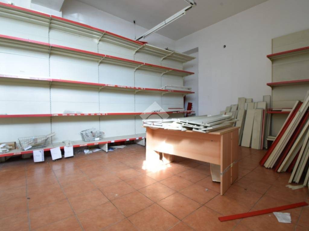 negozio in vendita a Messina in zona Gazzi