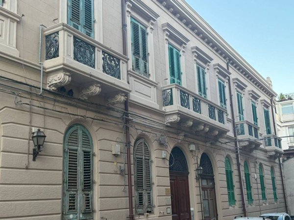 locale commerciale in vendita a Messina in zona Centro Storico