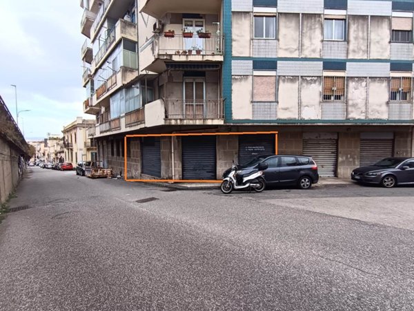 locale commerciale in vendita a Messina