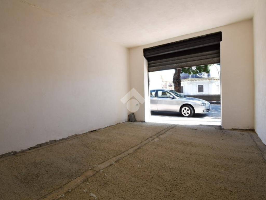 locale commerciale in vendita a Messina