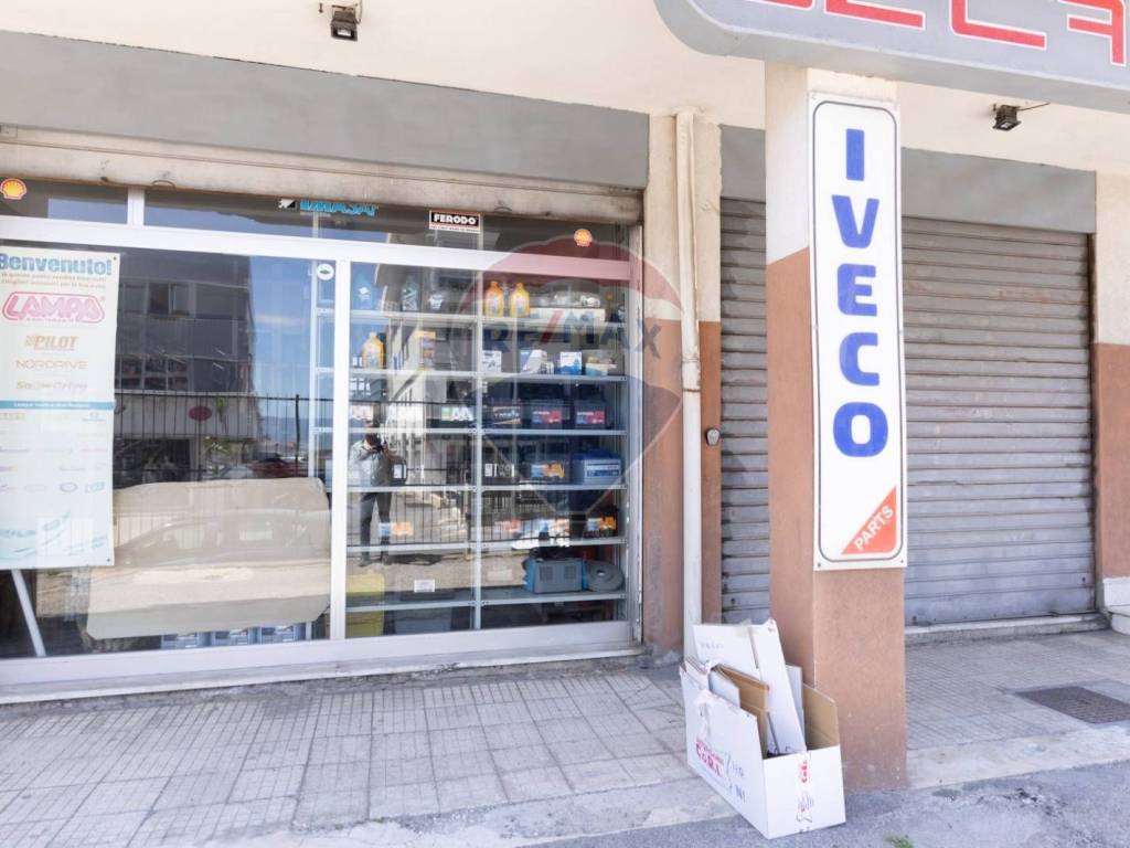 negozio in vendita a Messina in zona Tremestieri