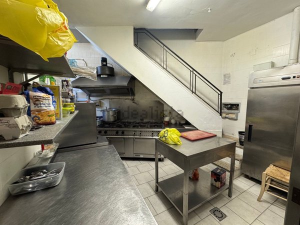 locale commerciale in vendita a Messina in zona Gravitelli