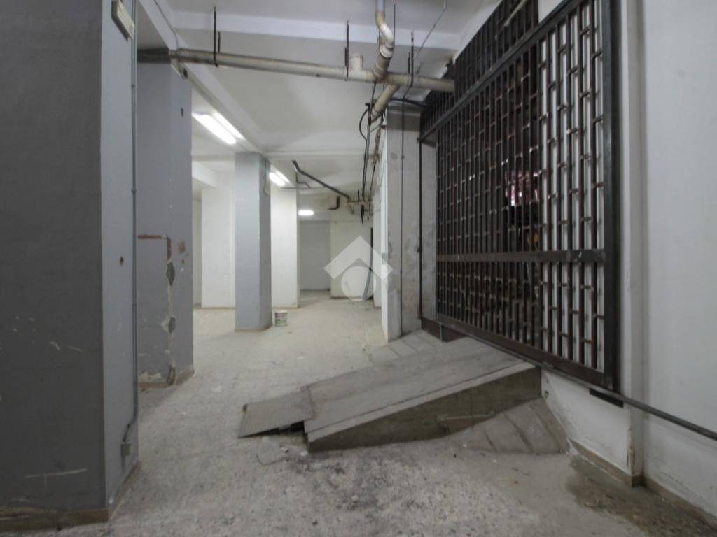 locale commerciale in vendita a Messina