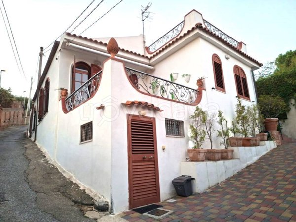 casa indipendente in vendita a Messina in zona Faro Superiore