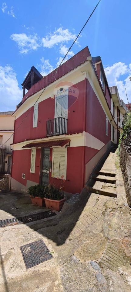 casa indipendente in vendita a Messina in zona Larderia