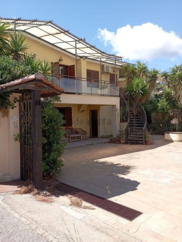 casa indipendente in vendita a Messina in zona Casa Bianca