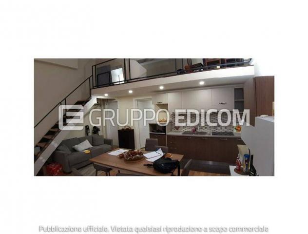 locale commerciale in vendita a Messina in zona San Filippo