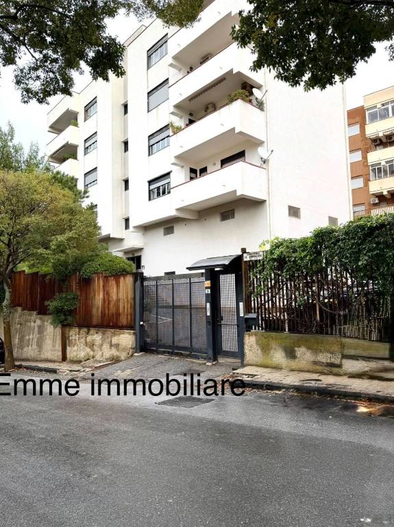 locale commerciale in vendita a Messina in zona Santissima Annunziata