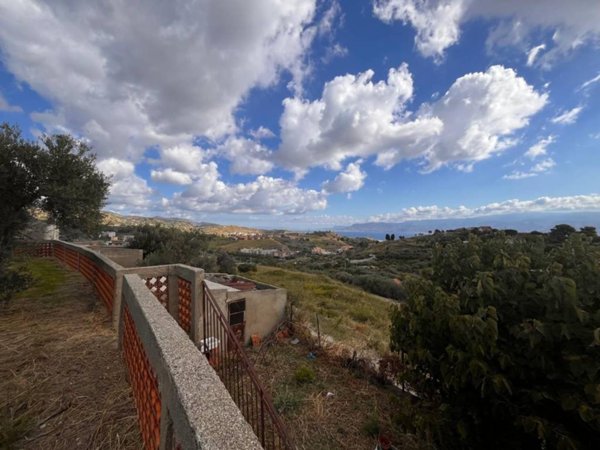casa indipendente in vendita a Messina in zona Larderia