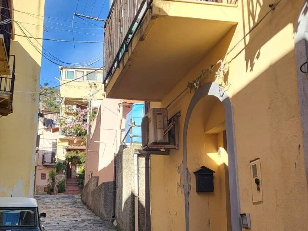 appartamento in vendita a Messina in zona Camaro