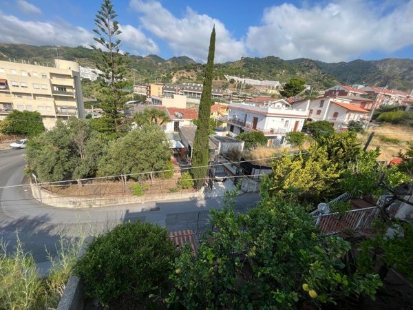 casa indipendente in vendita a Messina in zona Santissima Annunziata