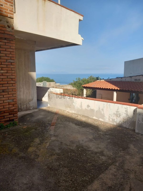 appartamento in vendita a Messina in zona Acqualadroni