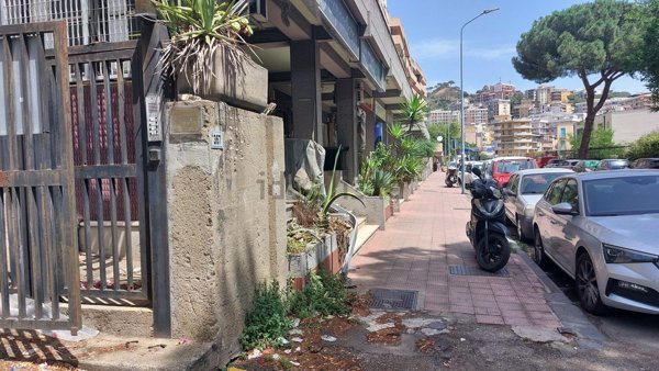 locale commerciale in vendita a Messina in zona Santissima Annunziata