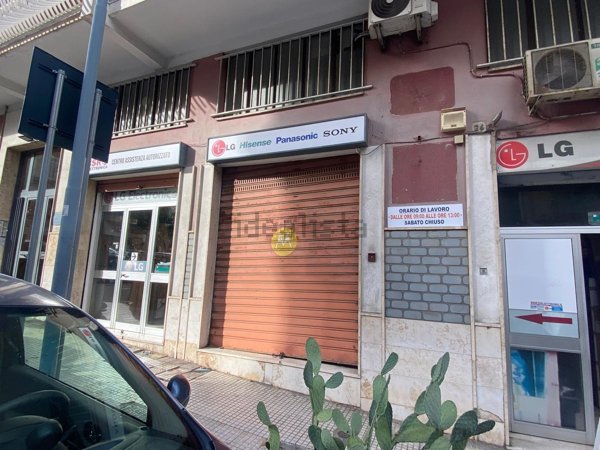 locale commerciale in vendita a Messina in zona Centro Storico