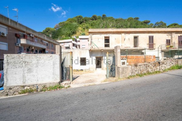 casa indipendente in vendita a Messina in zona San Michele