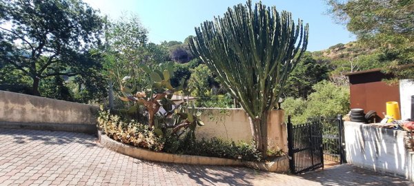 casa indipendente in vendita a Messina in zona Rodia