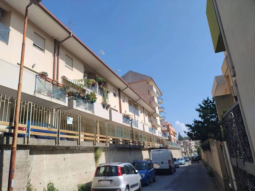 casa indipendente in vendita a Messina in zona Larderia