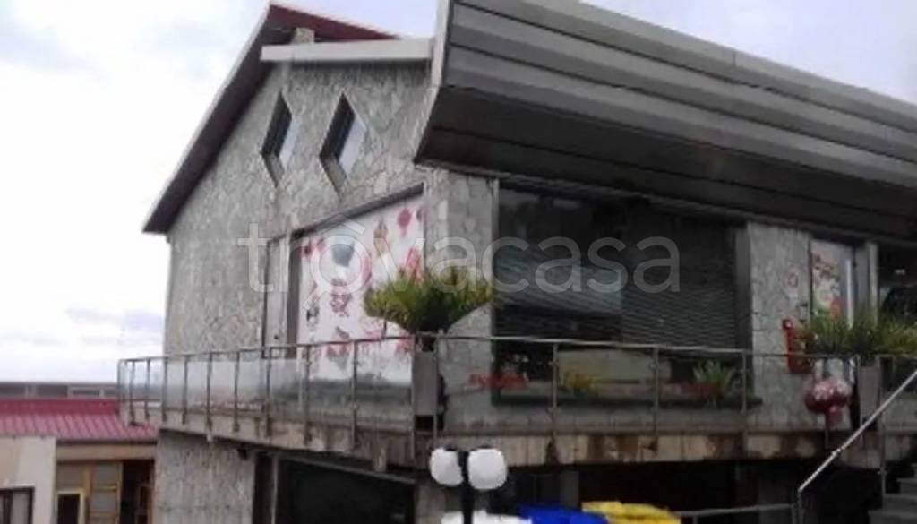 locale commerciale in vendita a Messina in zona San Saba
