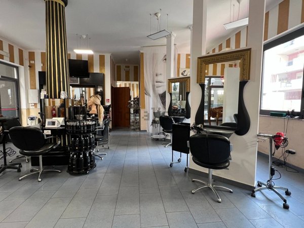 locale commerciale in vendita a Messina in zona Contesse