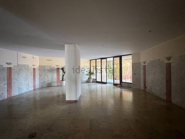 locale commerciale in vendita a Messina in zona Gravitelli