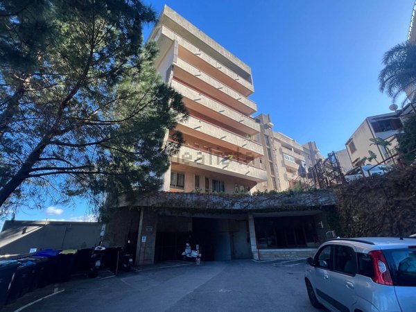 locale commerciale in vendita a Messina in zona Gravitelli