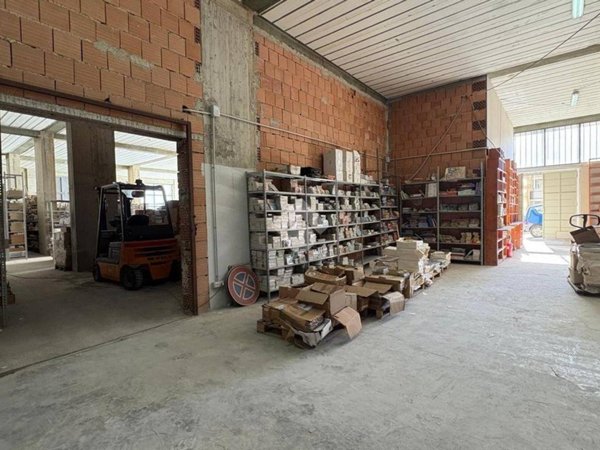 locale commerciale in vendita a Messina