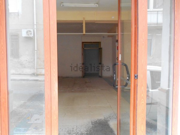 locale commerciale in vendita a Messina in zona Camaro