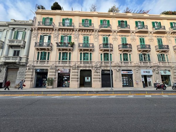 locale commerciale in vendita a Messina in zona Centro Storico