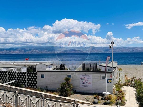 locale commerciale in vendita a Messina in zona Santa Margherita