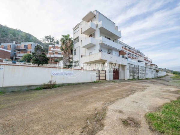 appartamento in vendita a Messina in zona Acqualadroni