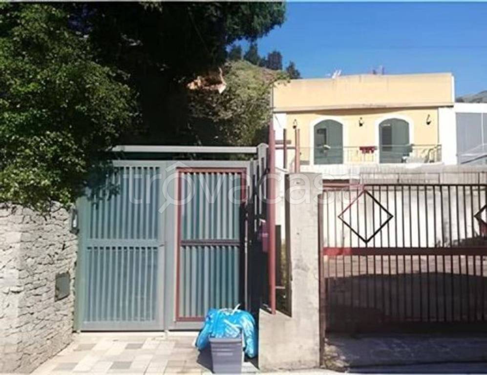 casa indipendente in vendita a Messina in zona Giampilieri Marina