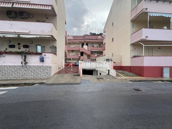 locale commerciale in vendita a Messina in zona San Saba