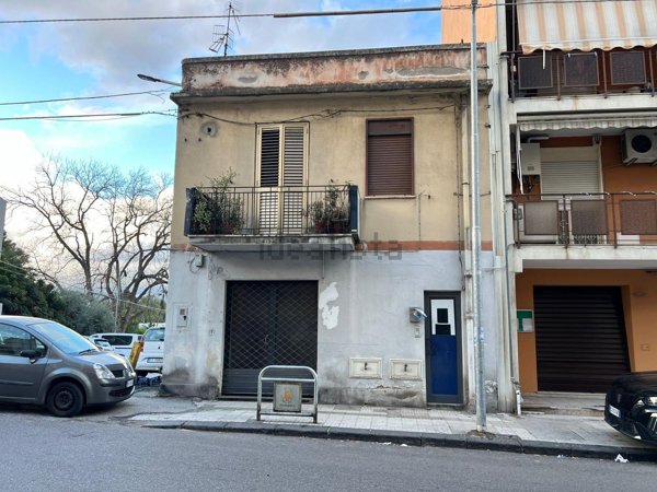 locale commerciale in vendita a Messina in zona Minissale