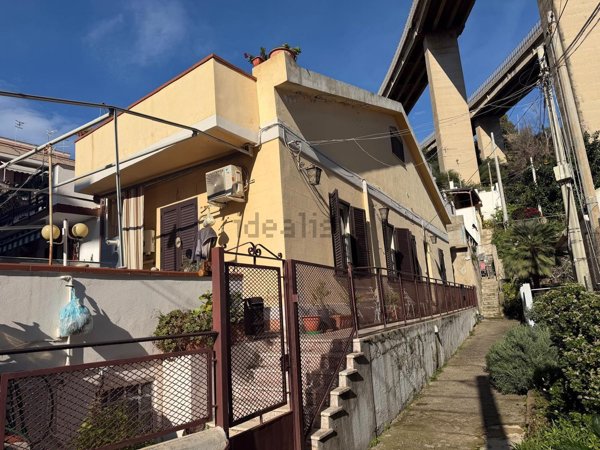 casa indipendente in vendita a Messina in zona San Licandro