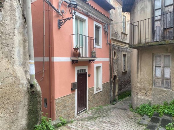 casa indipendente in vendita a Messina in zona Altolia