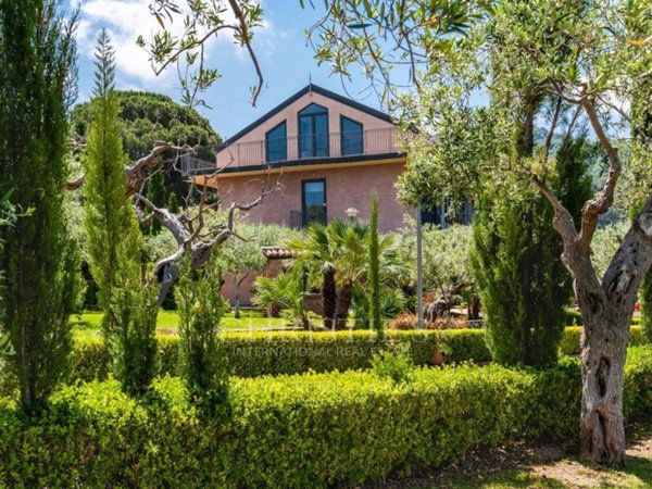 casa indipendente in vendita a Messina